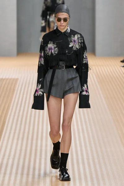 Look 12